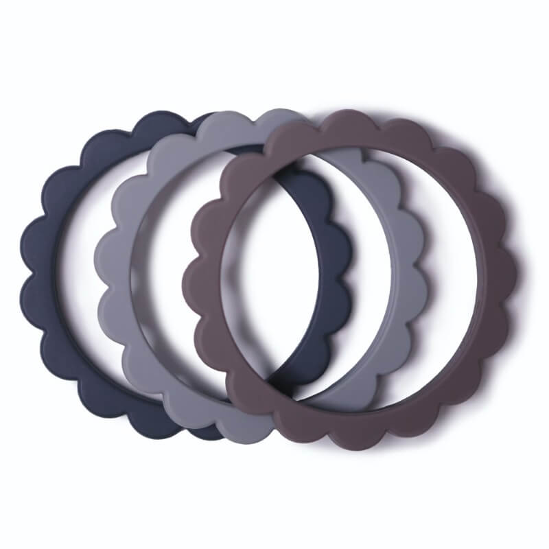 Dove Gray/Steel/Stone Flower Teething Bracelet 3-Pak bideringe fra Mushie