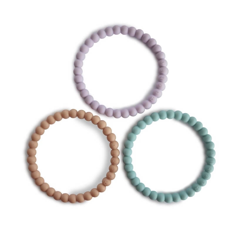 Lilac/Cyan/Soft Peach Pearl Teething Bracelet 3-Pak bideringe fra Mushie
