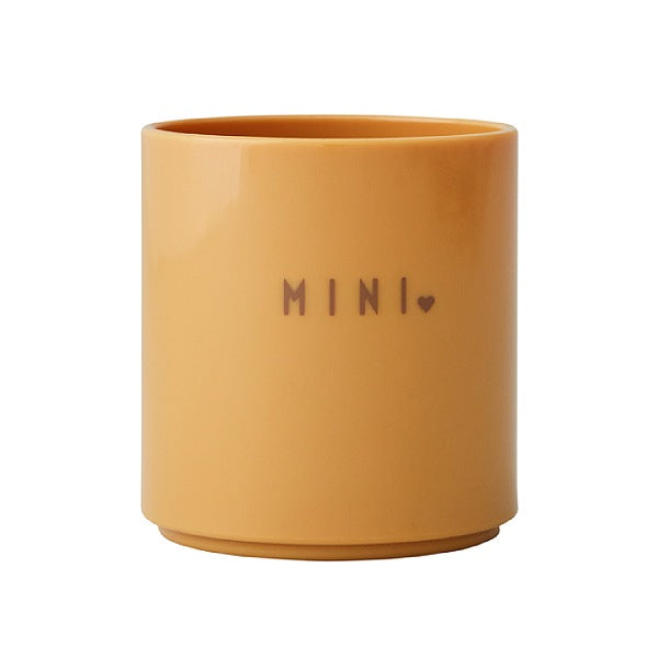 Mustard mini Favourite cup tritan fra Design Letters til børn - Lillepip.dk